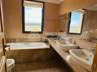 فيلا ساحرة بثلاث غرف نوم مع مسبح - منتجع جولف