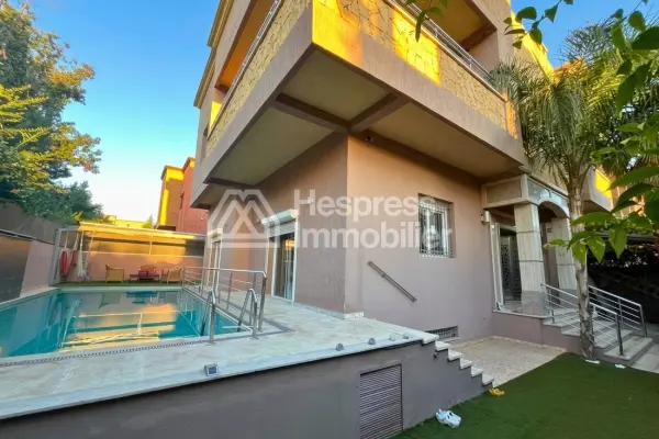 Belle villa meublée avec piscine privée à Targa