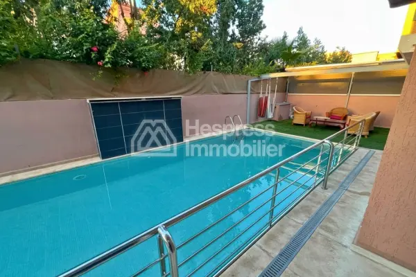 Belle villa meublée avec piscine privée à Targa
