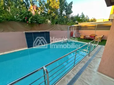 Belle villa meublée avec piscine privée à Targa