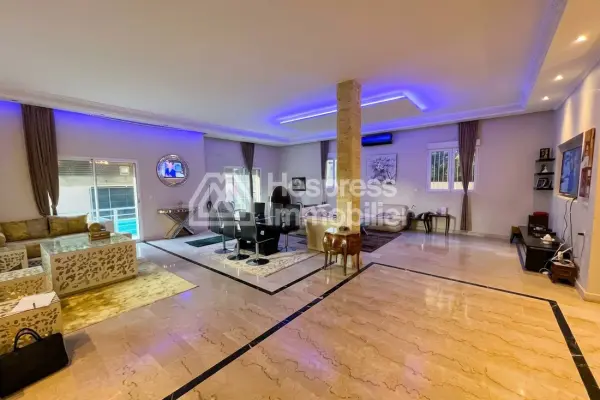 Belle villa meublée avec piscine privée à Targa