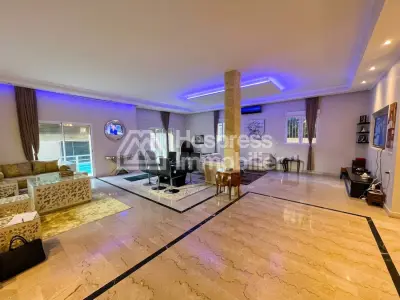 Belle villa meublée avec piscine privée à Targa