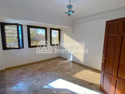 Spacieux appartement en plein Boulevard M6