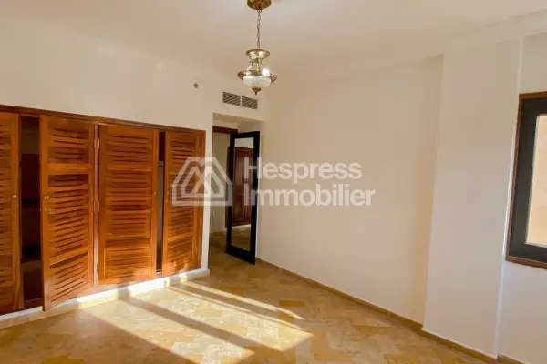 Spacious apartment right on Boulevard M6