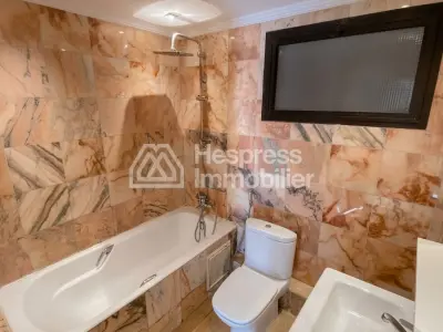 Spacieux appartement en plein Boulevard M6
