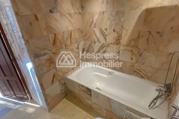 Spacious apartment right on Boulevard M6