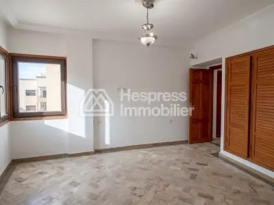 Spacieux appartement en plein Boulevard M6