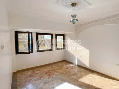 Spacieux appartement en plein Boulevard M6