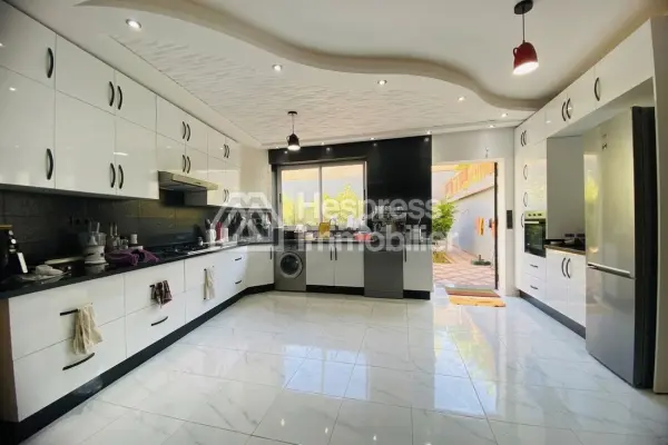Beautifully furnished villa with pool – Targa
