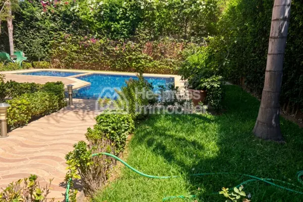 4-bedroom villa with private pool and secure residence