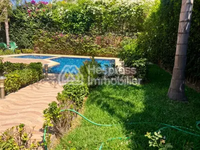 Villa 4 chambres piscine privée résidence sécurisé