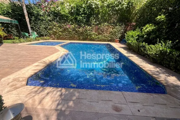 4-bedroom villa with private pool and secure residence