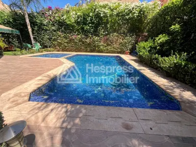Villa 4 chambres piscine privée résidence sécurisé
