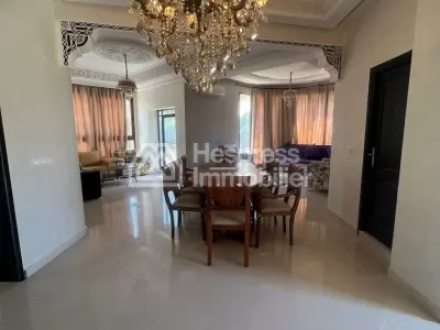 Villa 4 chambres piscine privée résidence sécurisé
