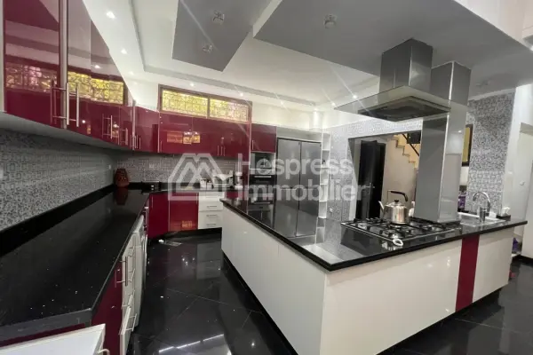 4-bedroom villa with private pool and secure residence