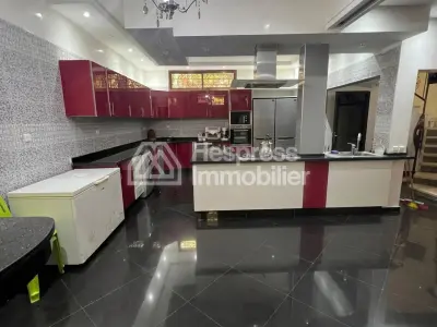 Villa 4 chambres piscine privée résidence sécurisé