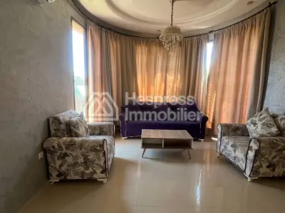 Villa 4 chambres piscine privée résidence sécurisé