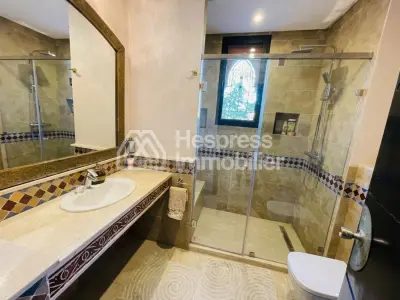 Belle villa sur résidence sécurisée avec piscine