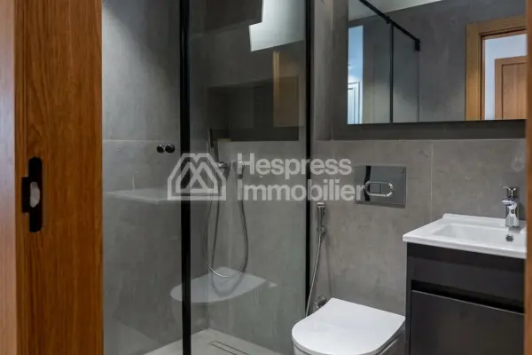 Luxury studio apartment for rent at 8500 dh