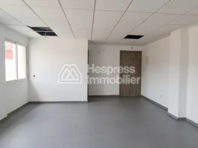 Bureaux en location à Beauséjour. Surface de 37 m². Places de parking