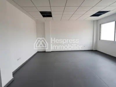 Bureaux en location à Beauséjour. Surface de 37 m². Places de parking