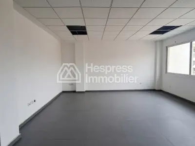 Bureaux en location à Beauséjour. Surface de 37 m². Places de parking