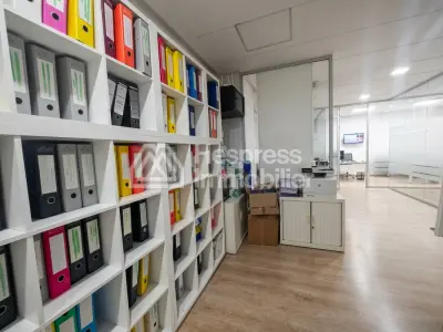 Fitted office space of 81 m² for sale