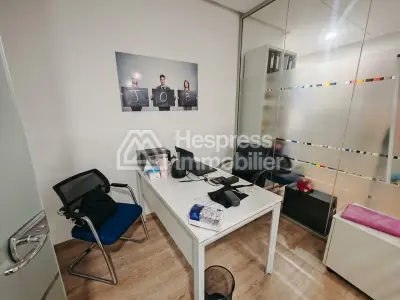 Fitted office space of 81 m² for sale