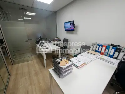 Fitted office space of 81 m² for sale