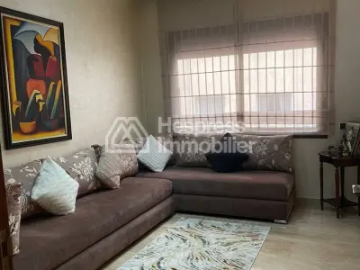 استأجر هذه الشقة في الأميرات . غرفتا نوم مريحتان. مرآب خاص.