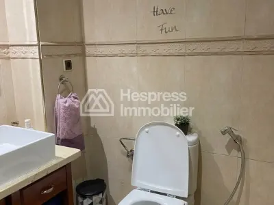 استأجر هذه الشقة في الأميرات . غرفتا نوم مريحتان. مرآب خاص.