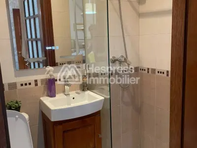 استأجر هذه الشقة في الأميرات . غرفتا نوم مريحتان. مرآب خاص.