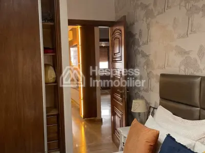 استأجر هذه الشقة في الأميرات . غرفتا نوم مريحتان. مرآب خاص.
