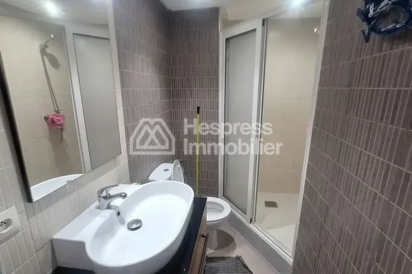 Très bel appartement en location à Franceville. 1 Pièce. Avec garage et ascenseur