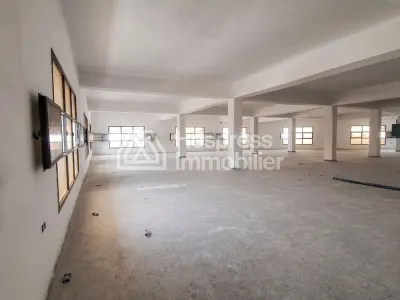 Commercial premises for rent at Lissasfa . Area of ​​500 m². Elevator