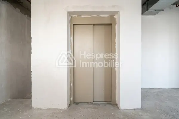 Commercial premises for rent at Lissasfa . Area of ​​500 m². Elevator