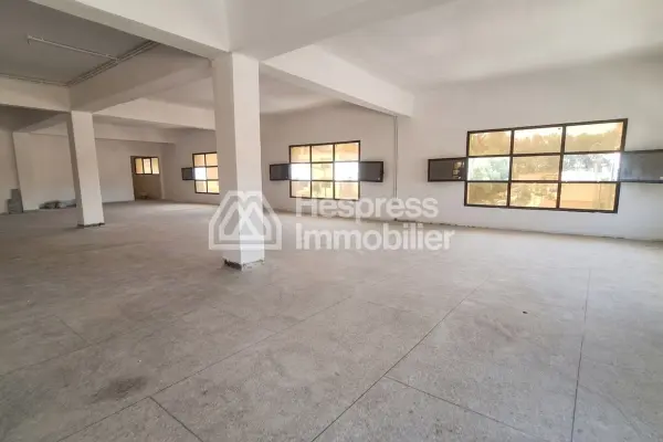Commercial premises for rent at Lissasfa . Area of ​​500 m². Elevator