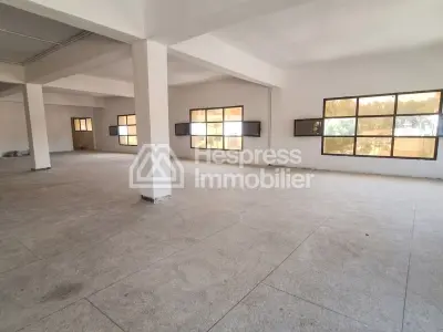 Commercial premises for rent at Lissasfa . Area of ​​500 m². Elevator