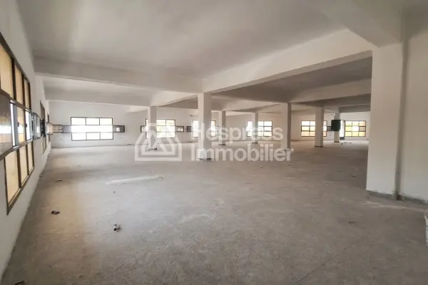 Commercial premises for rent at Lissasfa . Area of ​​500 m². Elevator