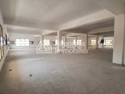 Commercial premises for rent at Lissasfa . Area of ​​500 m². Elevator