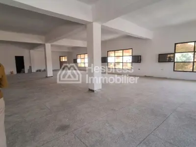 Commercial premises for rent at Lissasfa . Area of ​​500 m². Elevator