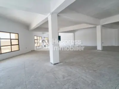 Commercial premises for rent at Lissasfa . Area of ​​500 m². Elevator