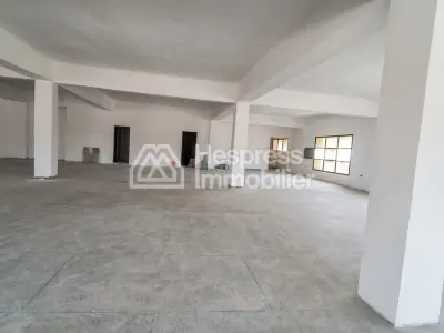Commercial premises for rent at Lissasfa . Area of ​​500 m². Elevator