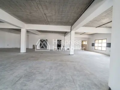 Commercial premises for rent at Lissasfa . Area of ​​500 m². Elevator