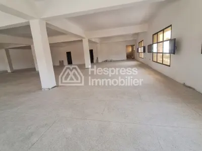 Commercial premises for rent at Lissasfa . Area of ​​500 m². Elevator