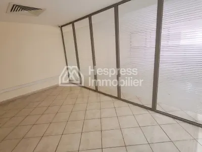 Rent this commercial space at Californie . Area of ​​130 m²