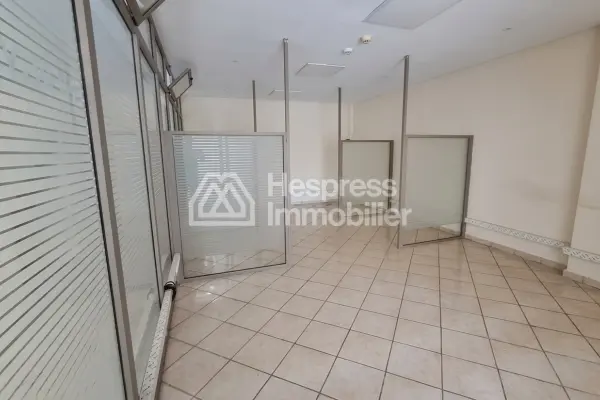 Rent this commercial space at Californie . Area of ​​130 m²