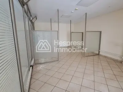 Rent this commercial space at Californie . Area of ​​130 m²