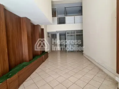 Rent this commercial space at Californie . Area of ​​130 m²