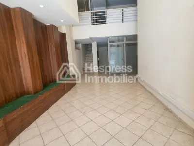 Rent this commercial space at Californie . Area of ​​130 m²